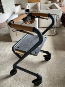 Teilen Rollator für die Wohnung, NEU mit Hand und Fußbremse, Sehr stabil