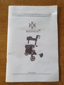 NEU und UNBENUTZT: KESSER Leichtgewicht-Rollator (Weinrot/Schwarz) mit Tasche