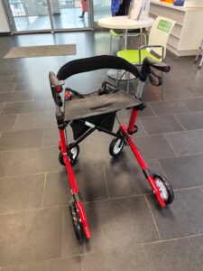 SMINA Rollator mit zusatz Tablett