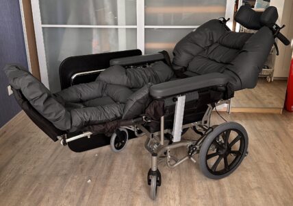 Vermeiren Multifunktionsrollstuhl Typ INOVYS 2 L70