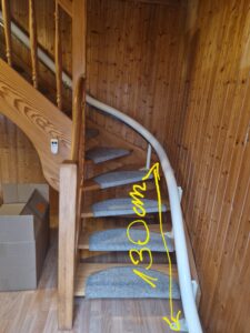 Gebrauchter Treppenlift für kurvige Treppe