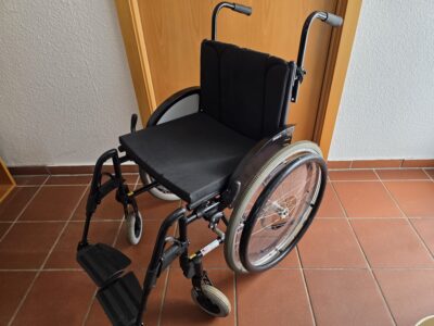 Rollstuhl Meyra Aktivrollstuhl fahrbar Sitzbreite 45cm neuwertig, faltbar