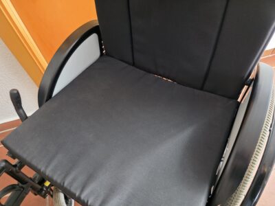 Rollstuhl Meyra Aktivrollstuhl fahrbar Sitzbreite 45cm neuwertig, faltbar