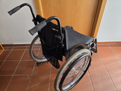 Rollstuhl Meyra Aktivrollstuhl fahrbar Sitzbreite 45cm neuwertig, faltbar