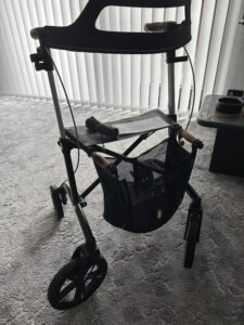 Saljol Allround Rollator AR62 Magic Black aus Carbon