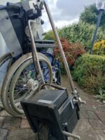 2 Rollstühle und ( Hilfsmotor, vermutlich defekt) zu verschenken