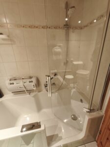 Biete Lifter IDuMo und Artweger Dusch u. Badewanne