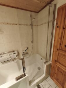 Biete Lifter IDuMo und Artweger Dusch u. Badewanne