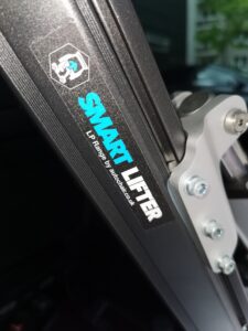 Smart-Lifter zum Heben von Rollis in einen Kleinbus