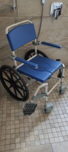 Dusch Rollstuhl Typ Aston 24