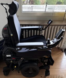 Neuwertig:Elektrorollstuhl Q6 Edge 3 Stretto, Stehfunktion u.a.