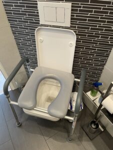 Toiletten Stuhl/Sitzerhöhung mit Armlehnen