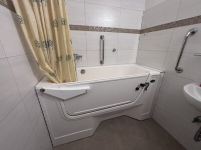 Calibur 107 Badewanne mit Tür