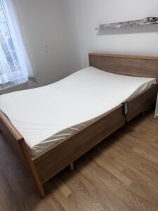Elektrisch verstellbares Pflegebett – top Zustand, sofort einsatzbereit