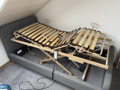 elektrisch verstellbares Bett