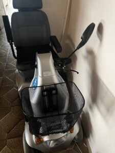 2 Super e Scoooter für Senioren oder Menschen mit Gehhilfen