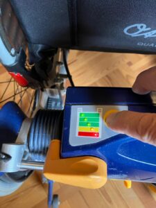 Rollstuhl mit E-Unterstützung