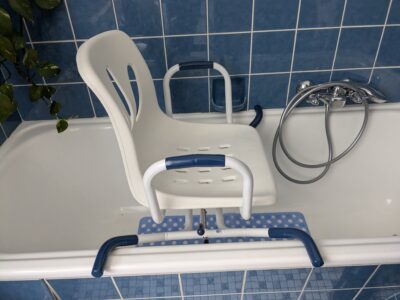 Drehbarer Badewannensitz