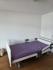 Pflegebett + Matratze