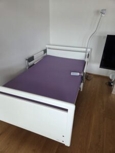 Pflegebett + Matratze