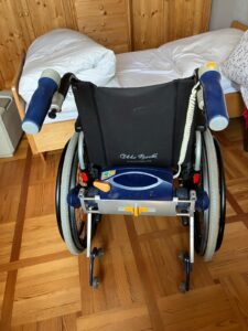 Rollstuhl mit Elektrounterstützung