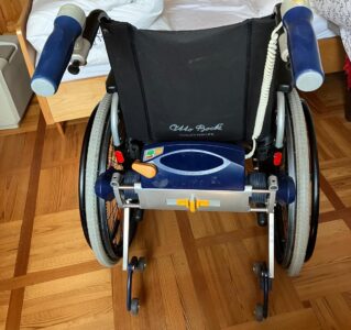 Rollstuhl mit E-Unterstützung