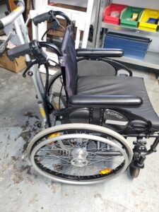 Rollstuhl Easy 160 mit Schiebehilfe elektrisch