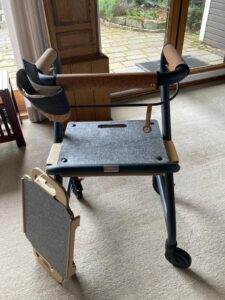 Teilen Rollator für die Wohnung, NEU mit Hand und Fußbremse, Sehr stabil