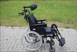 Pflegerollstuhl „Netti“