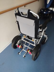 faltbarer Elektrorollstuhl